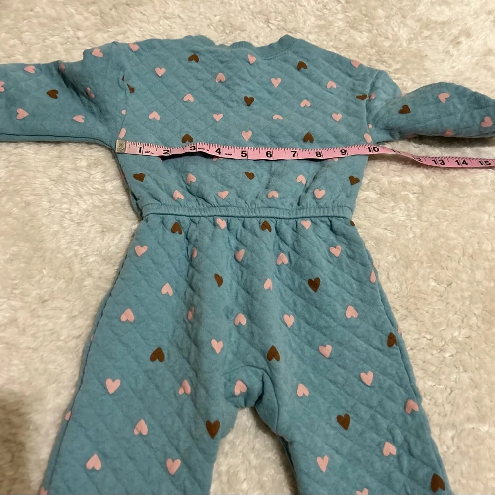 5/$30 🎈 Carters heart patterned quilted jumpsuit size 18 months
